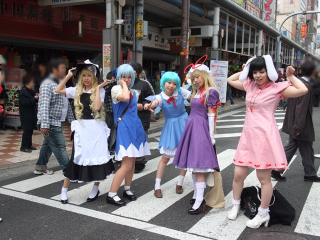 Illustration for article titled Cosplaying In The Streets of Osaka